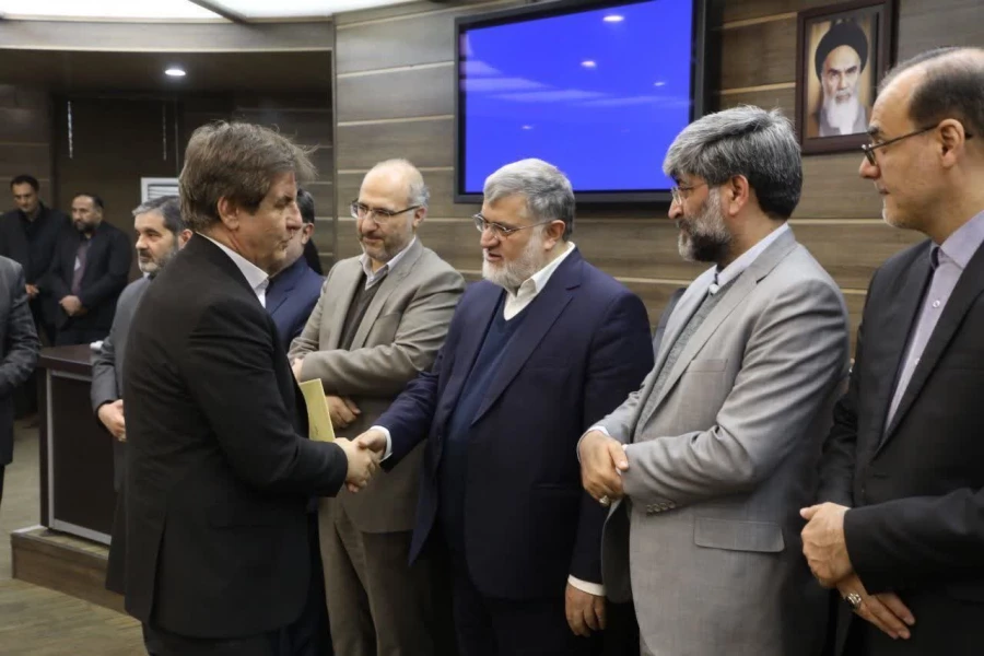 تجلیل از حجت الاسلام اصغری به عنوان مدیر برتر دستگاه اجرایی استان 5