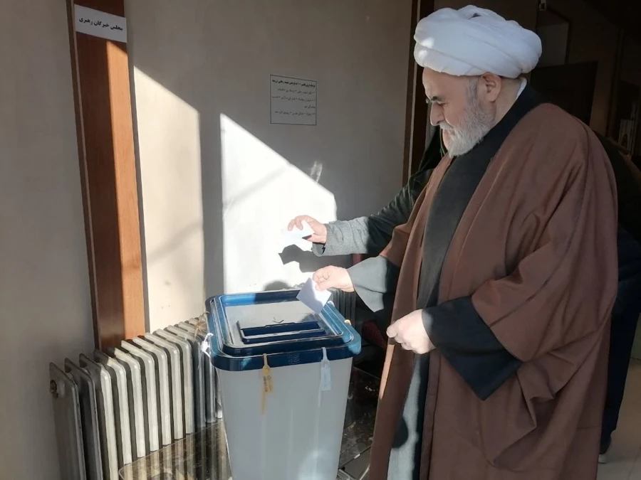 شرکت حجت الاسلام اصغری در انتخابات مجلس شورای اسلامی و مجلس خبرگان 5