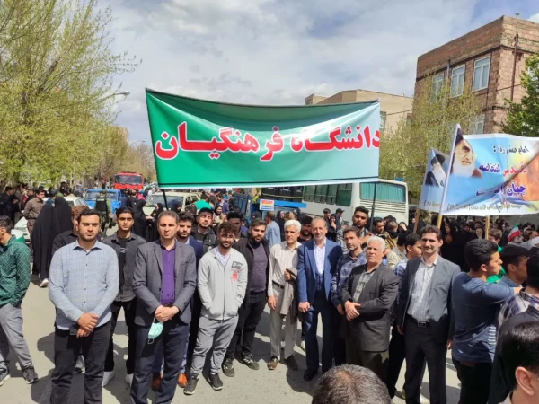 حضور دانشگاهیان دانشگاه فرهنگیان آذربایجان غربی در راهپیمایی روز قدس 8