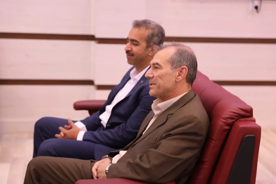 حجت الاسلام اصغری با مدیرکل اداره نوسازی مدارس استان دیدار و گفت و گو کرد 4