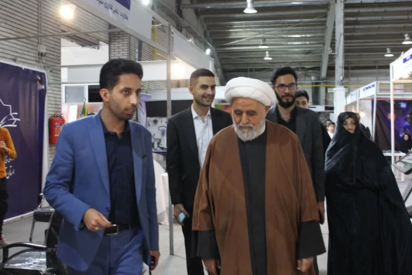 بازدید حجت الاسلام اصغری از نمایشگاه ال فن دانش آموزی  2