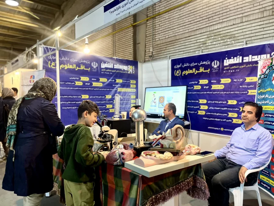 بازدید حجت الاسلام اصغری از نمایشگاه ال فن دانش آموزی  5