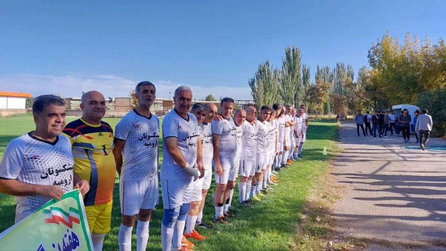 مسابقه فوتبال جام شهدای نیروی انتظامی بین تیم های پیشکسوتان شهرستان ارومیه و نقده 5