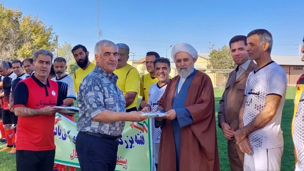 مسابقه فوتبال جام شهدای نیروی انتظامی بین تیم های پیشکسوتان شهرستان ارومیه و نقده 7