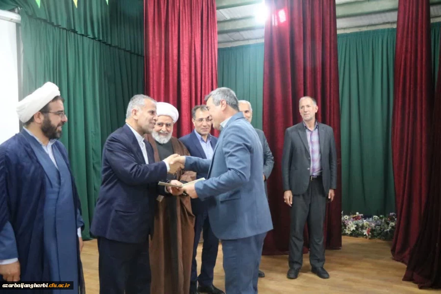 مراسم گرامیداشت هفته معلم برگزار شد 7