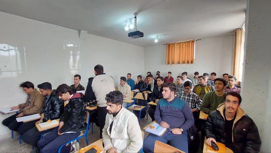 حضور سرزده سرپرست دانشگاه فرهنگیان آذربایجان غربی در کلاس ها؛ گرامیداشت روز دانشجو در میان دانشجومعلمان 2