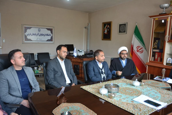مراسم معارفه رییس دانشکده علوم انسانی دانشگاه فرهنگیان آذربایجان غربی ظهر امروز برگزار شد. 5
