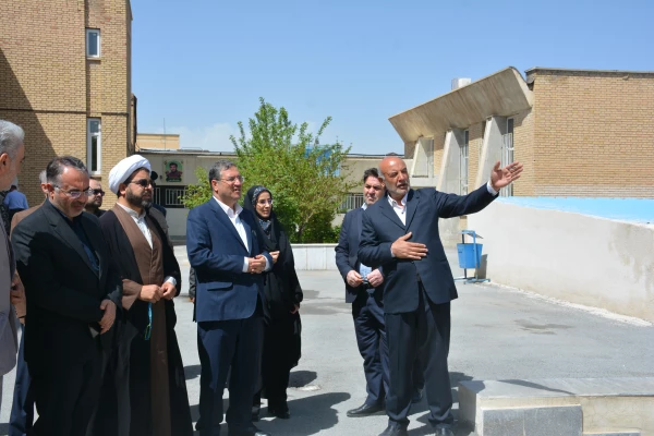 استاندار آذربایجان غربی با تأکید بر اولویت بازسازی خسارت های ناشی از جنگ رمضان، برای احداث «دانشگاه جامع فرهنگیان استان» قول مساعدت داد  4